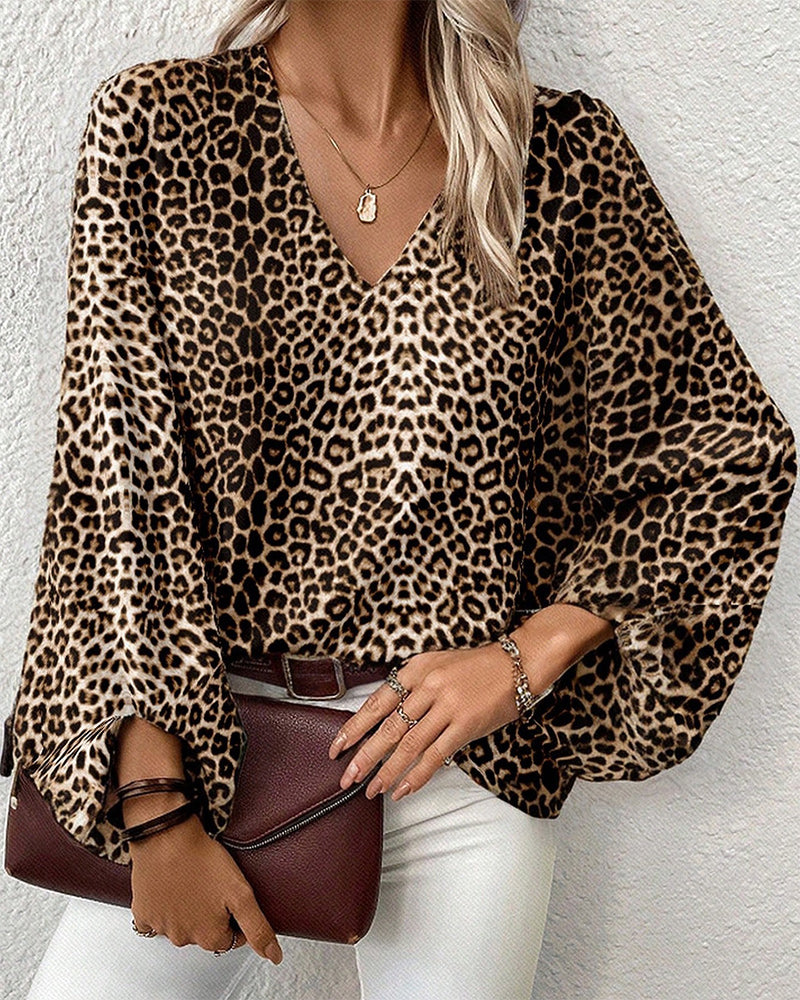 Mia™ - Stylish Leopard Print V-neck Top
