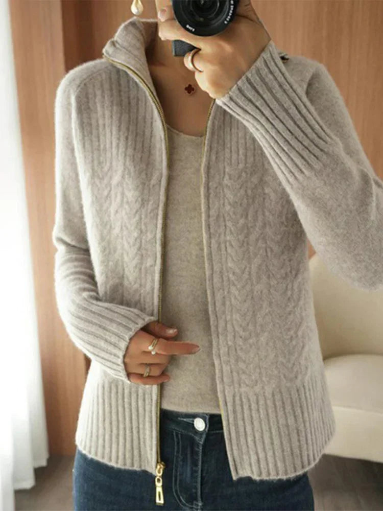 Roma™ - Knitted soft sweater with zipper and V-neck